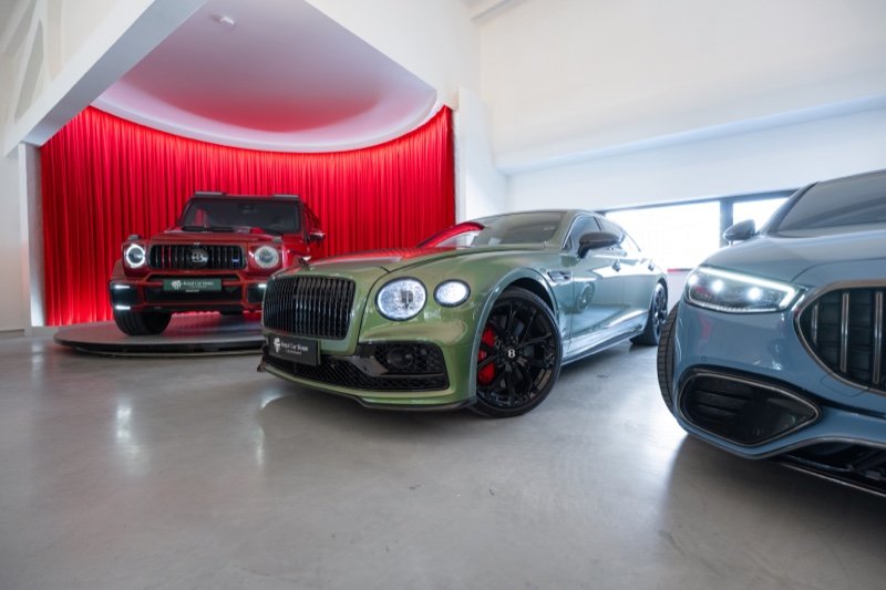 Bentley Continental GT ir BRABUS G-Class Royal Car Home ekspozicijoje
