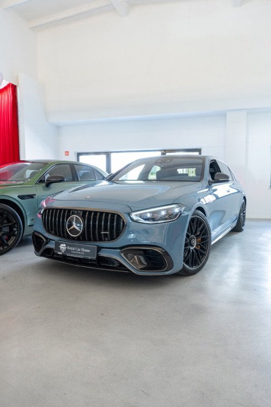 Mercedes-AMG S-Class pilkos spalvos sedanas