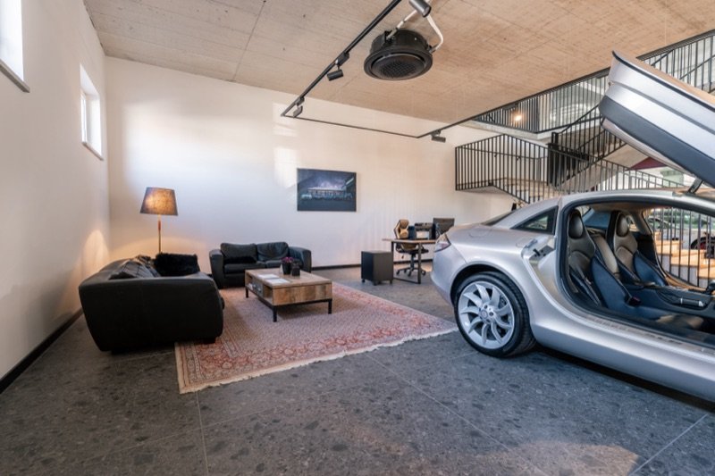 Mercedes-Benz SLR McLaren VIP Lounge biuro erdvėje